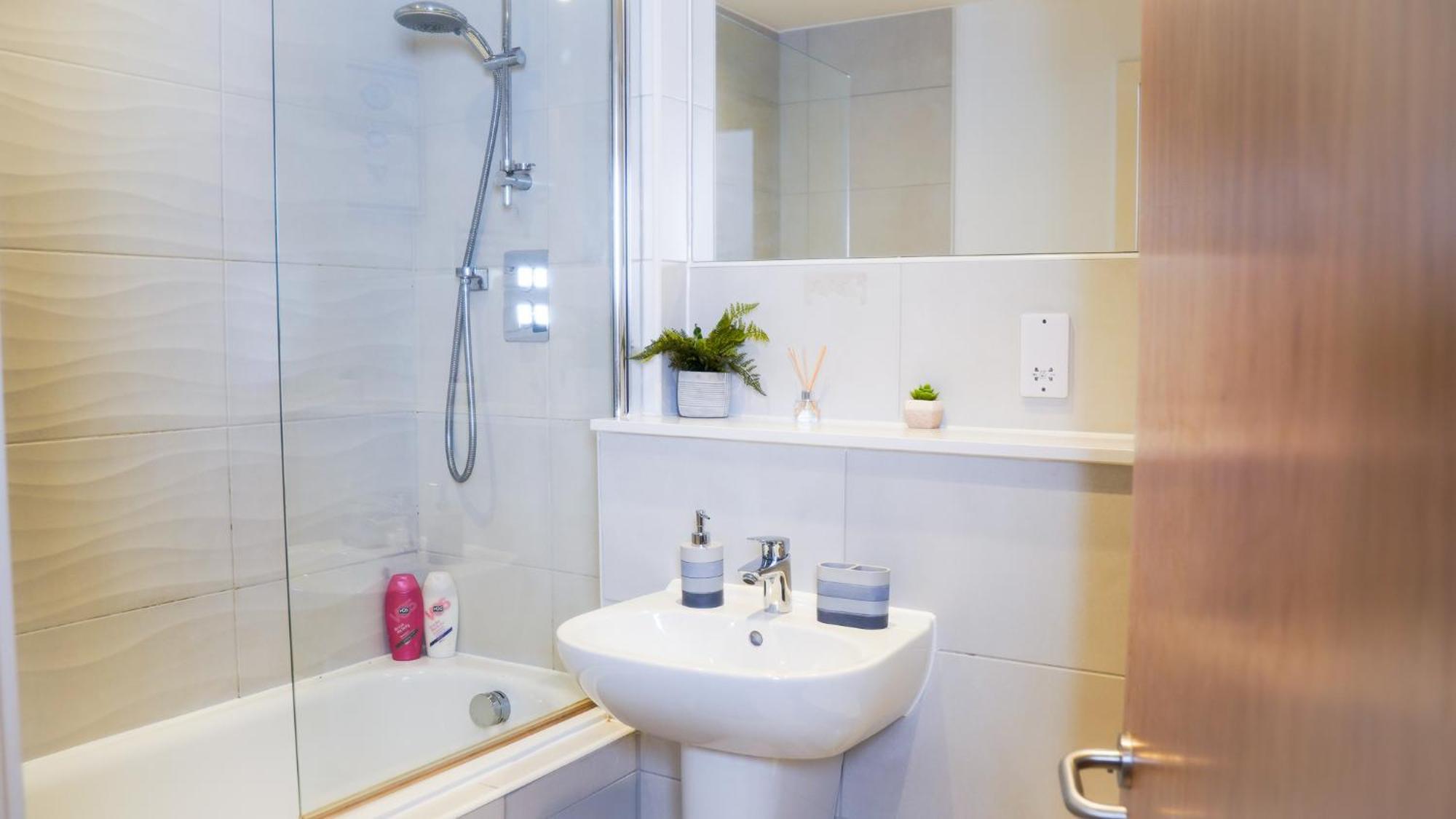 Manchester City Centre Apt With Balcony & Free Parking - Including Free 1-Hour Late Check-Out For Bookings On The 29Th 31St May, Justeat Voucher For 2-Night Stays Minimum! Mánchester Exterior foto