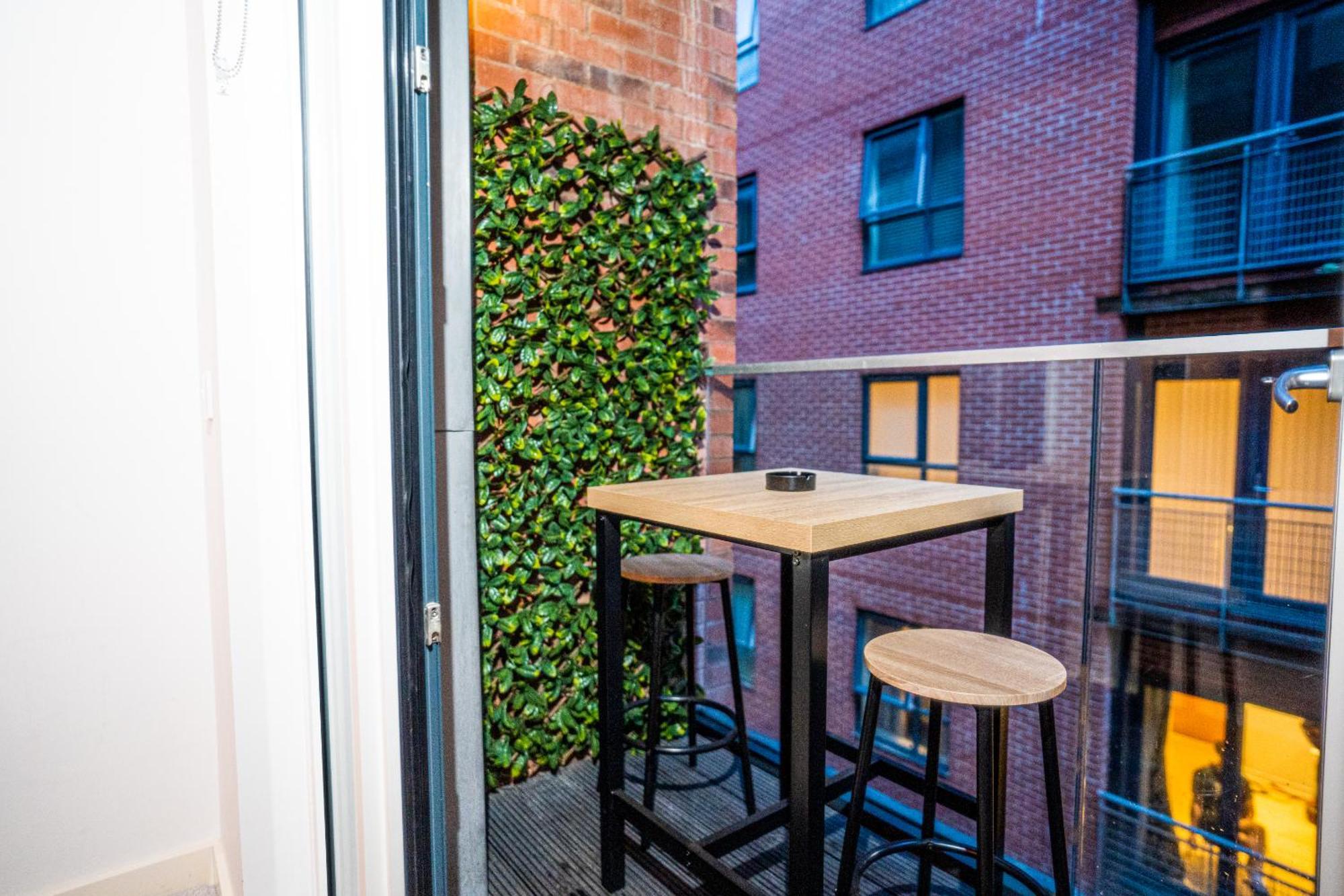 Manchester City Centre Apt With Balcony & Free Parking - Including Free 1-Hour Late Check-Out For Bookings On The 29Th 31St May, Justeat Voucher For 2-Night Stays Minimum! Mánchester Exterior foto